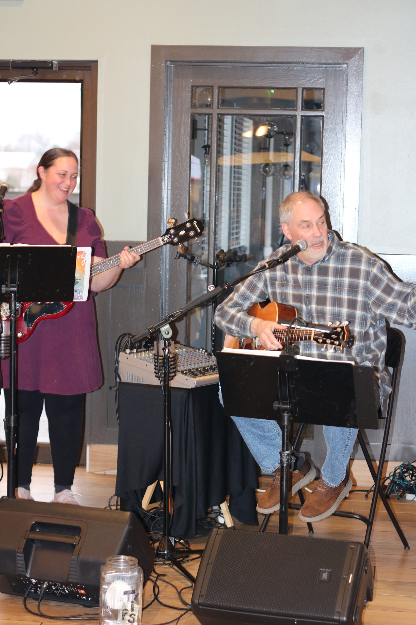 Live music performance at Mary’s Market Roscoe